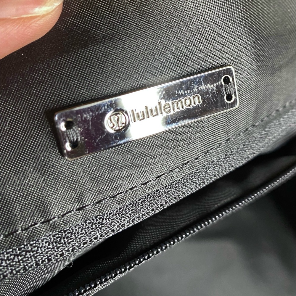 Lululemon Black Nylon Weekender Laptop Gym Tote Multi Pocket Bag - Picture 9 of 12